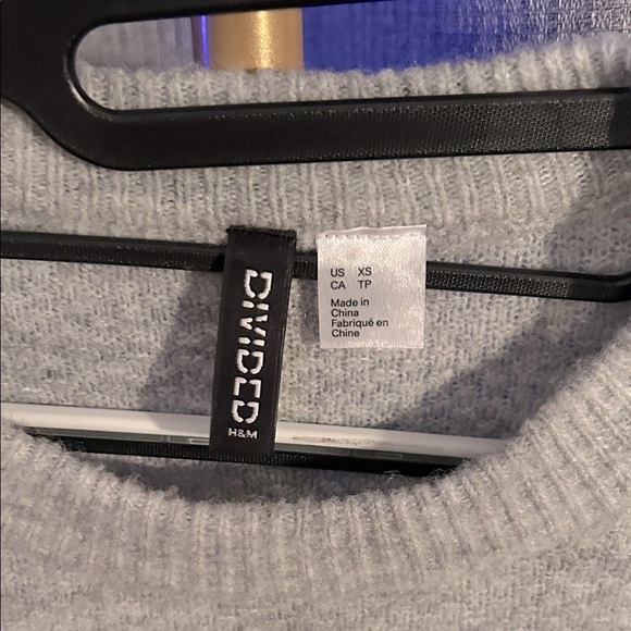 H&M Gray Ruffled Sweater Top - Picture 3 of 3